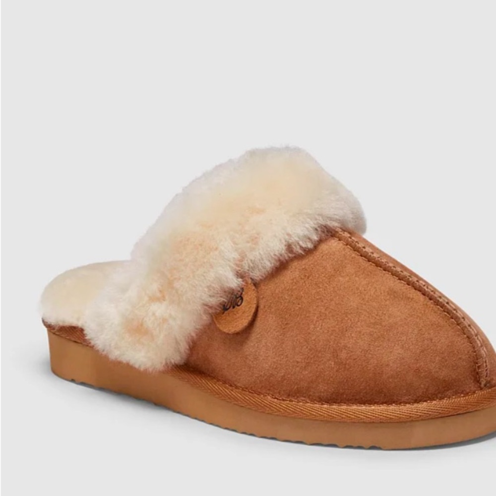 Eddie Bauer Tan Fluffy Trim Suede Slippers